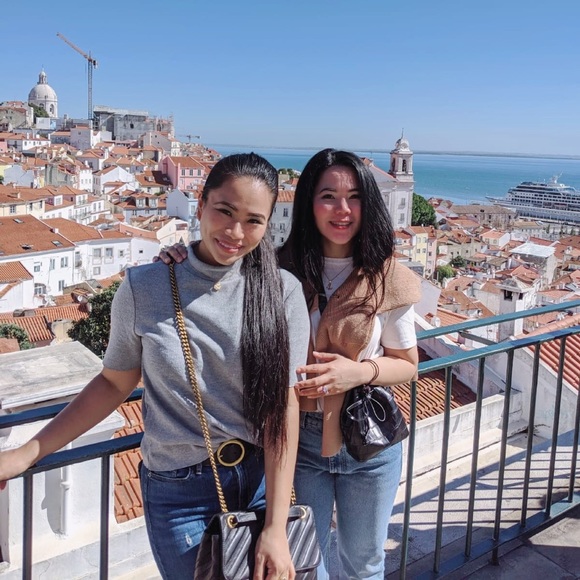 Meet your Poshers, Justine and Jascinth - Picture 1 of 1